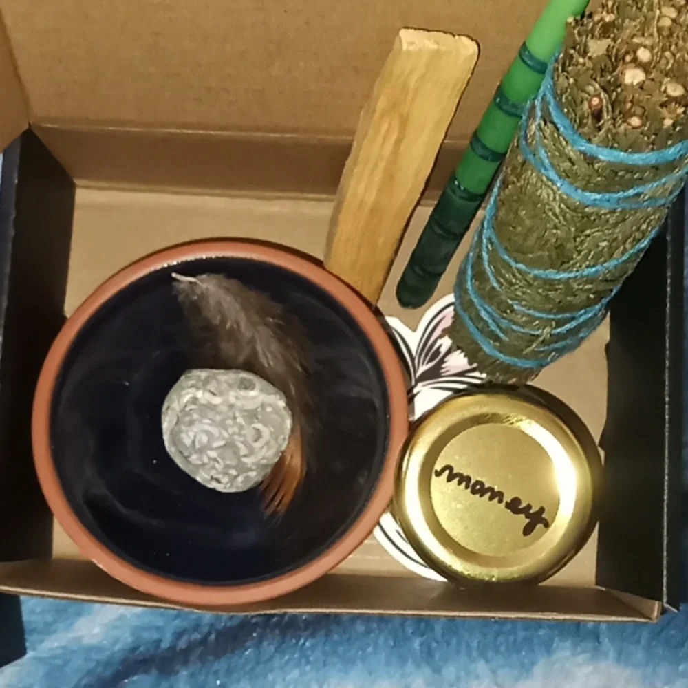 Witchy Box - Picture 2 of 4